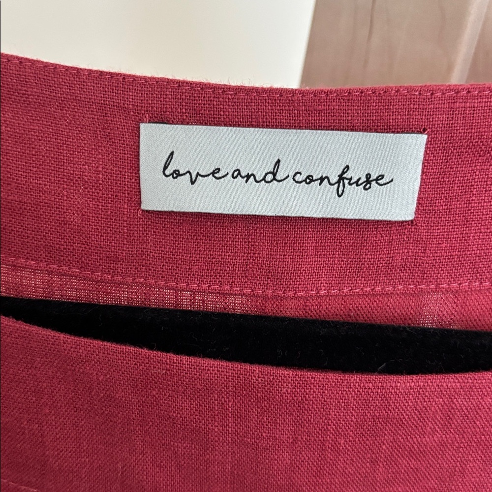 Love and Confuse Raspberry Linen Top New - Picture 2 of 2